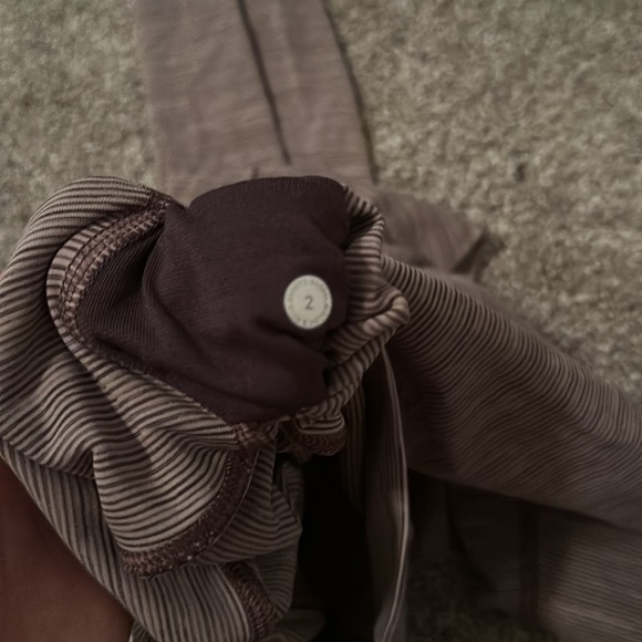 lululemon purple stripped wunder under leggings size 2 - Picture 3 of 4